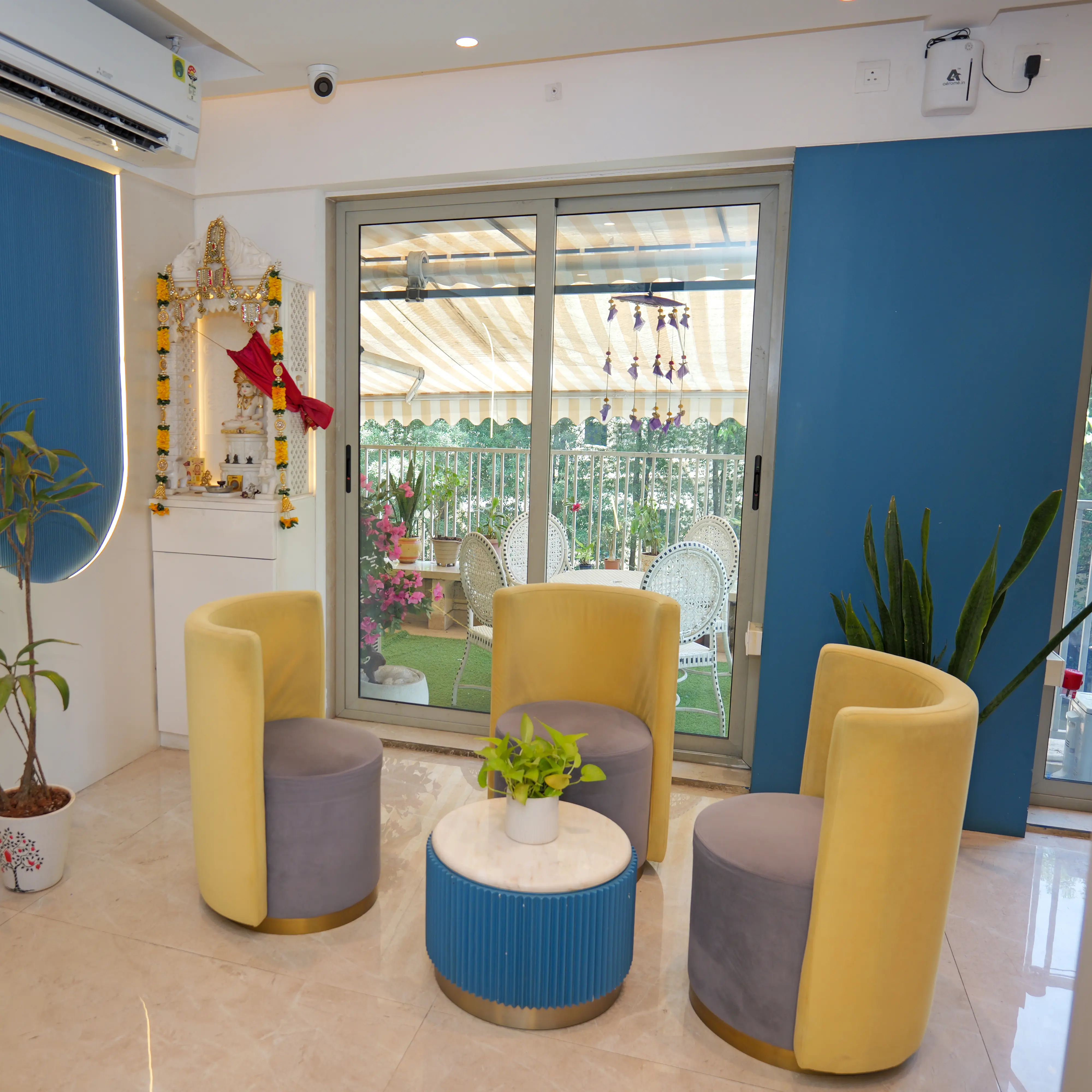 Modern dental treatment room in Powai Mumbai clinic with advanced dental equipment